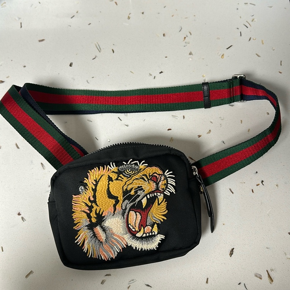 Gucci Crossbody Bag with panther face appliqué